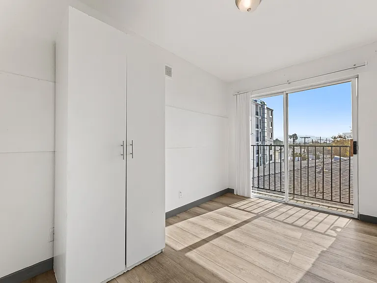 1540 S Fairfax Ave #7 — Photo 9