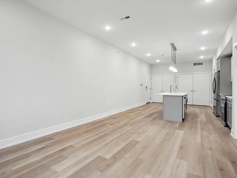 701 N 40th St #6 — Photo 7
