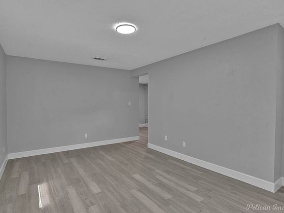 4th image of 717 Detroit St