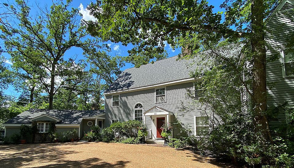 1st image of 410 Crescent Dr