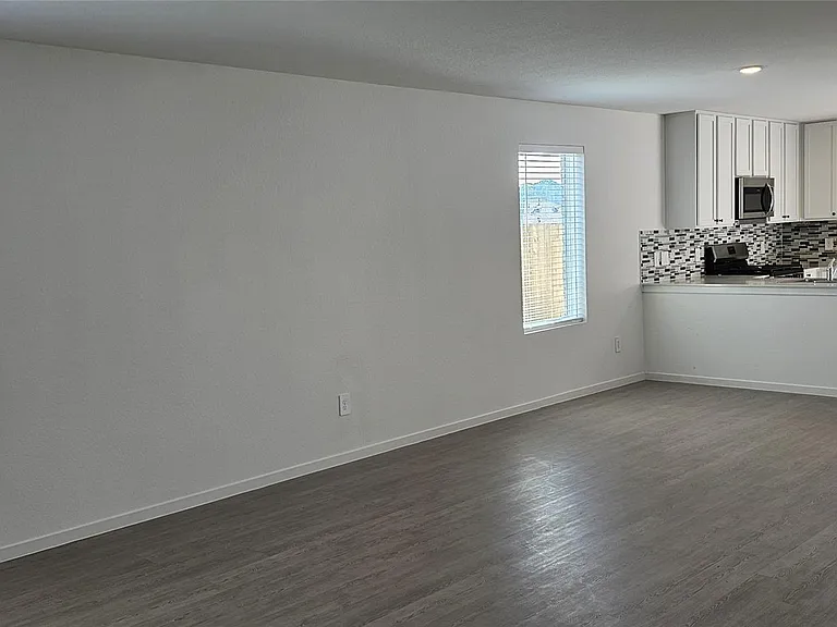 722 Falling Cave Dr — Photo 8