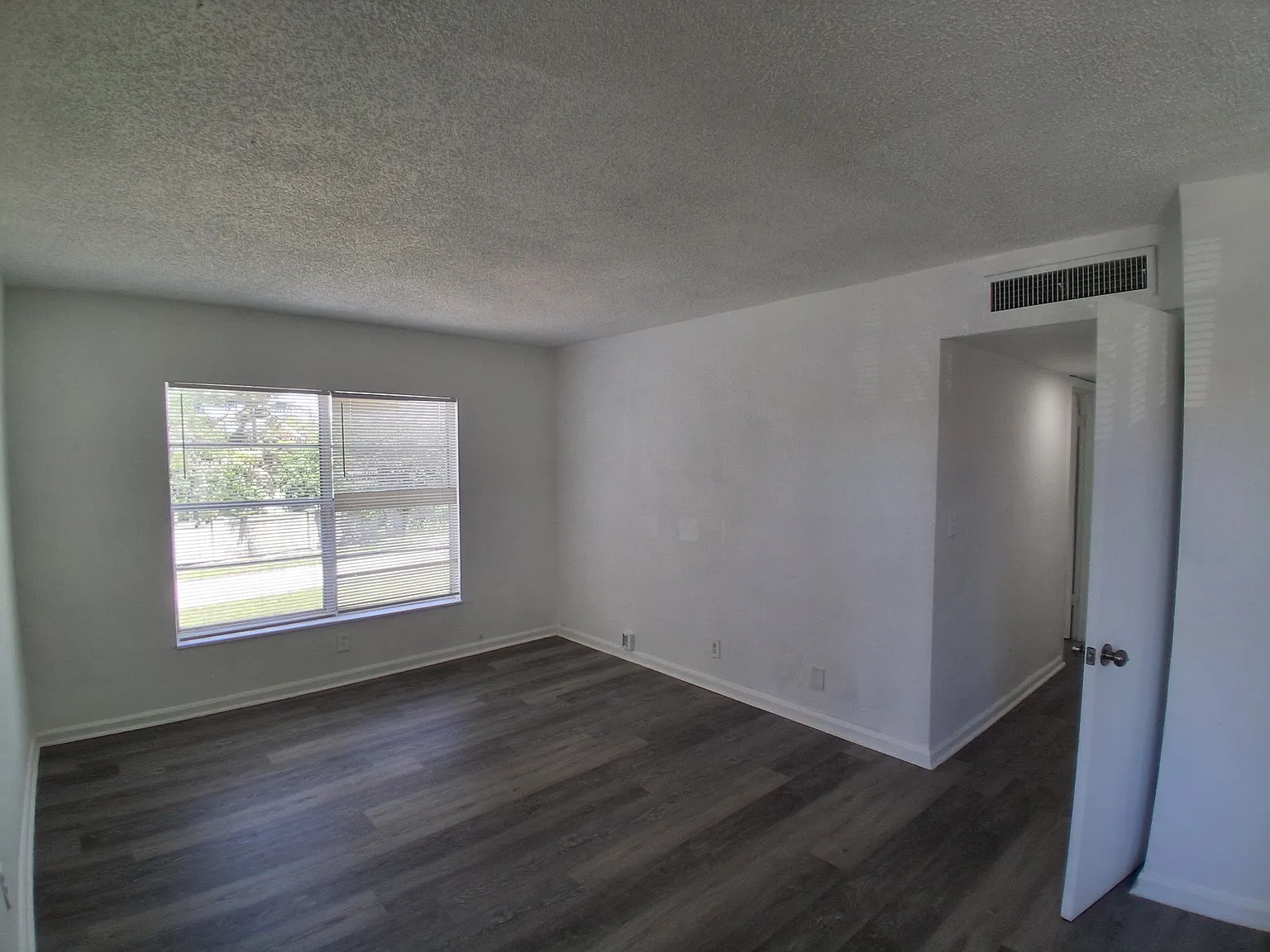 401 SW 13th Pl — Photo 4