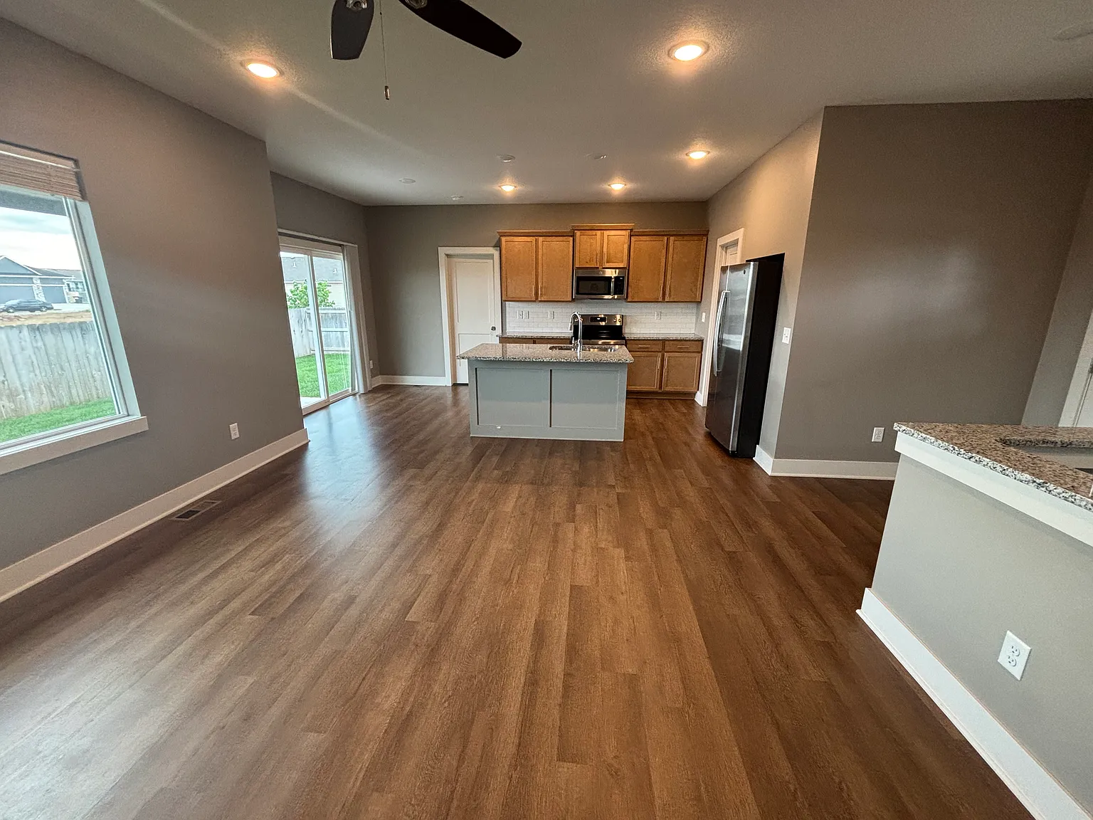 5 bed, 2200 sqft, $2,495 — Photo 4