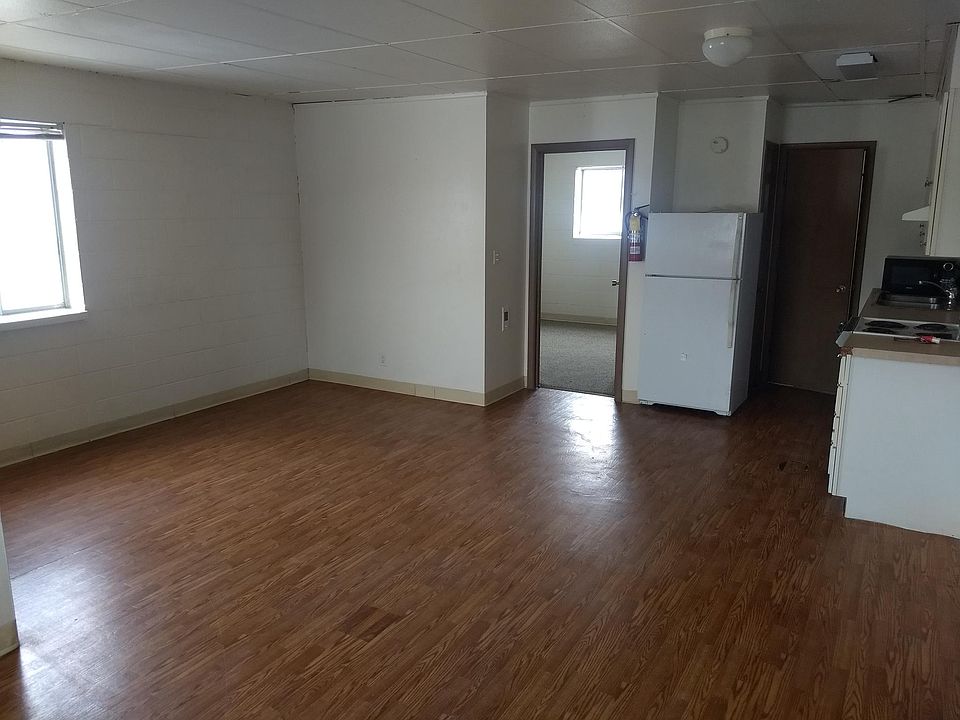 2nd image of 819 Lincoln Way Unit 8
