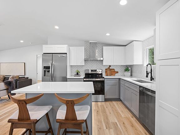5th image of 404 E Pecan St