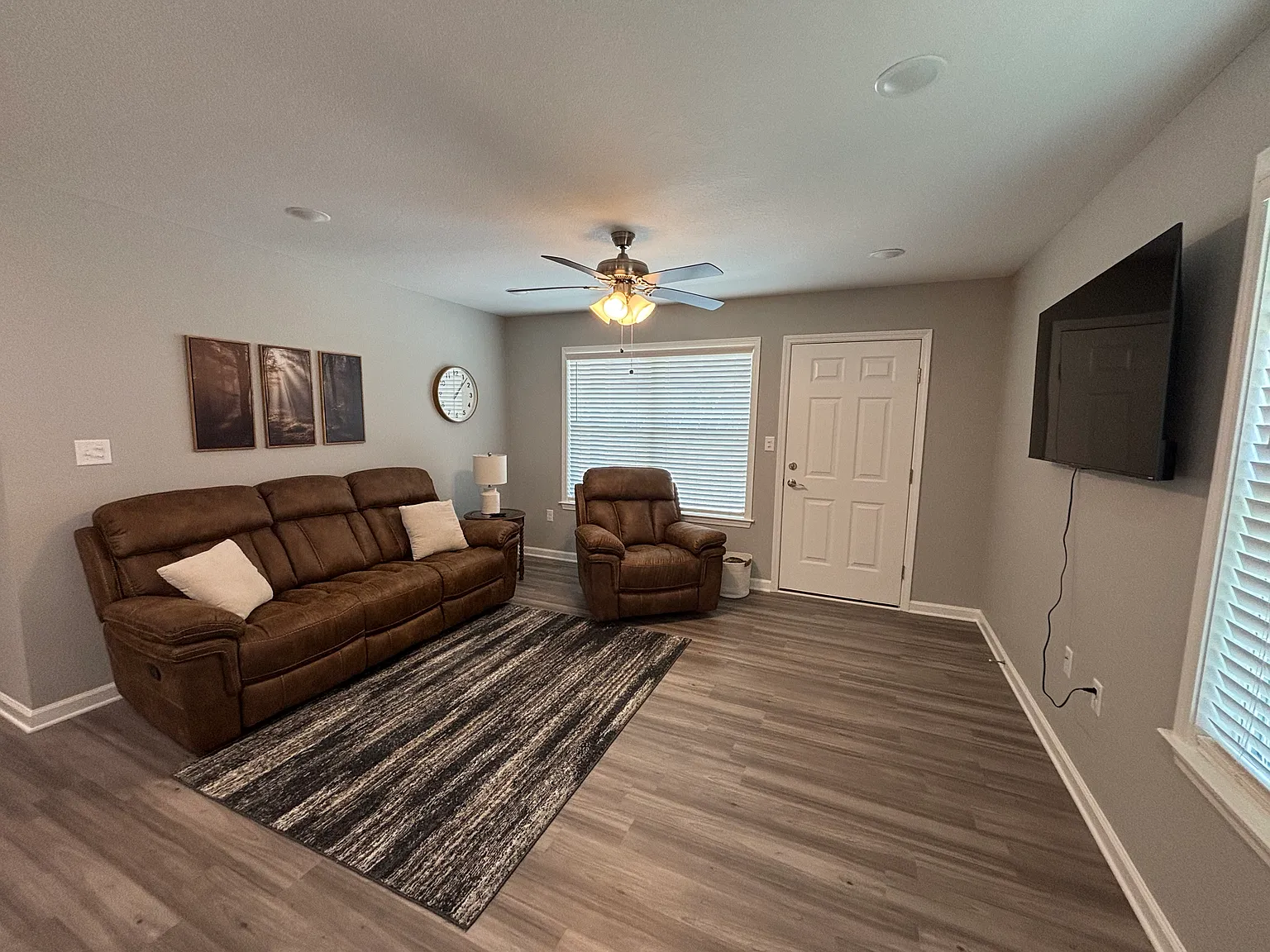 3 bed, 1200 sqft, $2,400 — Photo 3