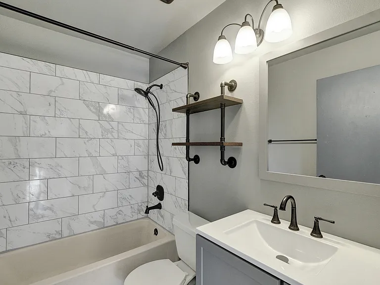 4440 Bramble Ln — Photo 4