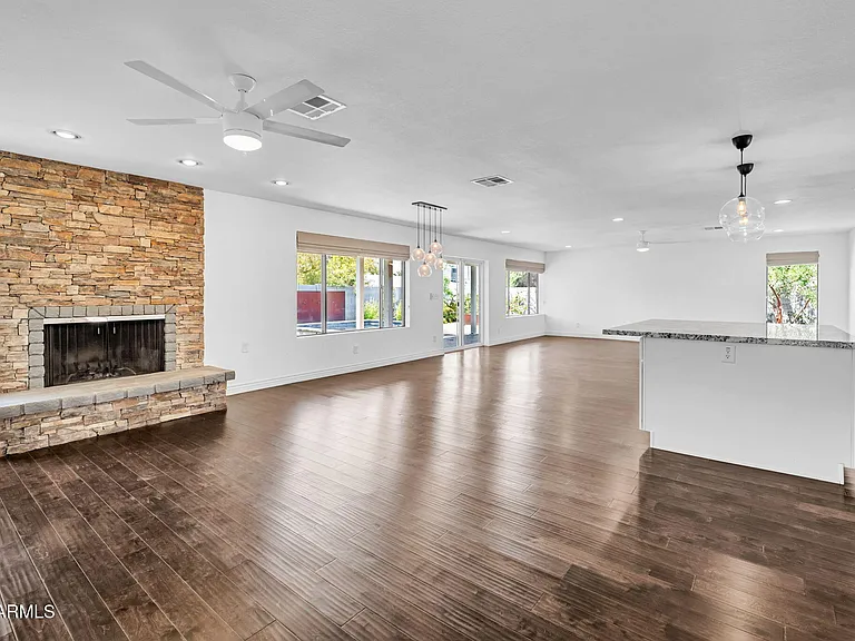 5219 E Winchcomb Dr — Photo 9