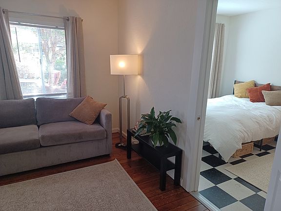 4th image of 3817 Miller Way #1/2