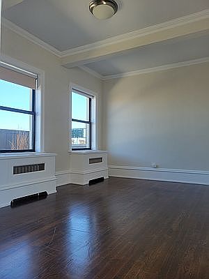 4th image of 211 W 106th St #Penthouse