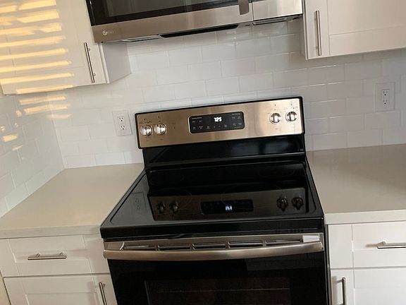 2nd image of 3771 Miramar Way APT 8