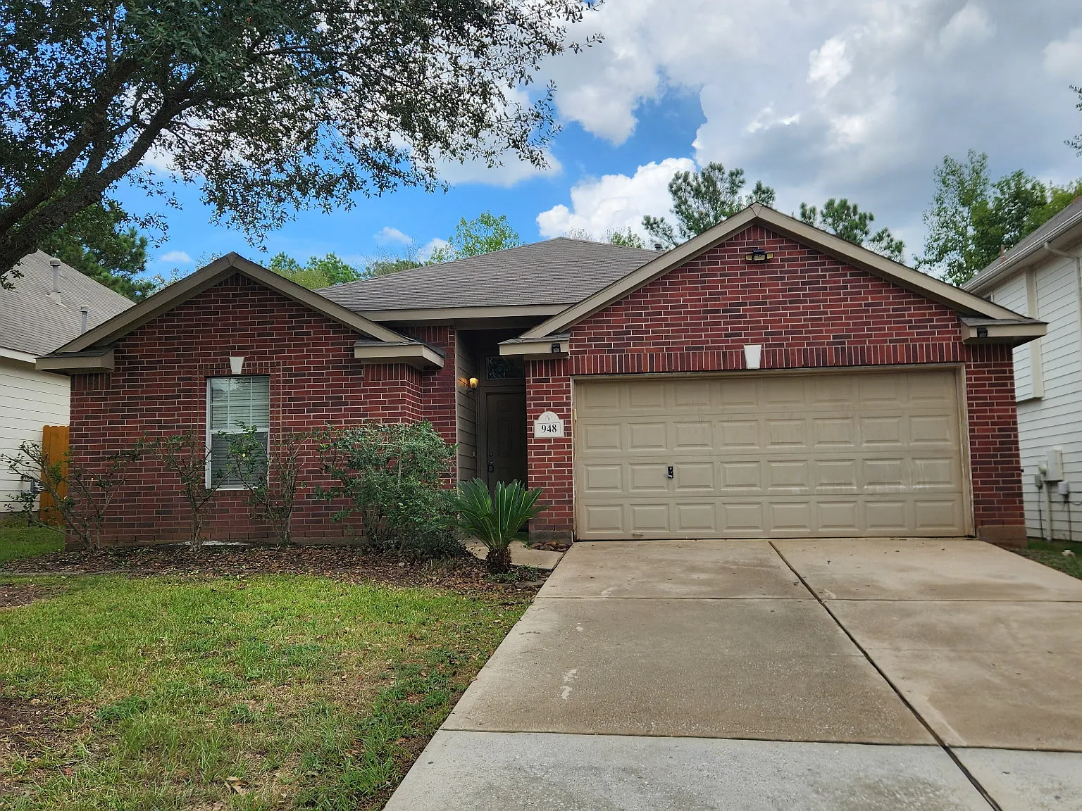 948 Oak Glen Dr — Photo 1