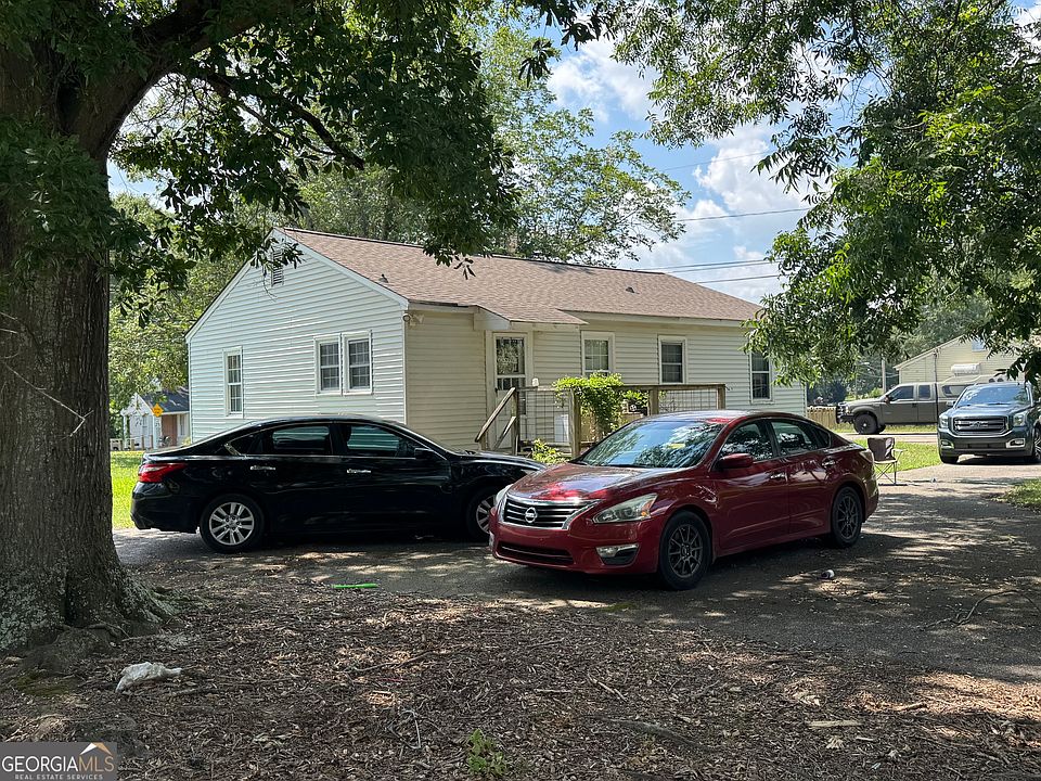 2nd image of 861 Benson St