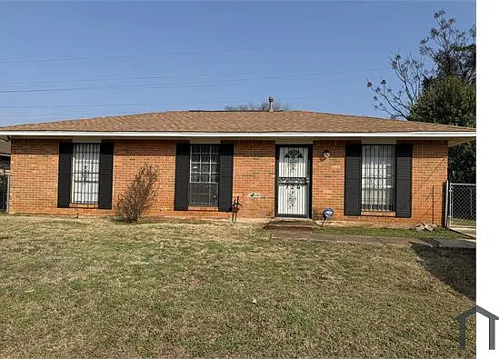 724 Golden Gate Dr — Photo 1