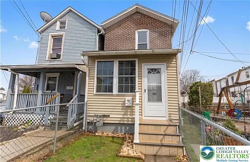 1014 Hoe St Photo 1