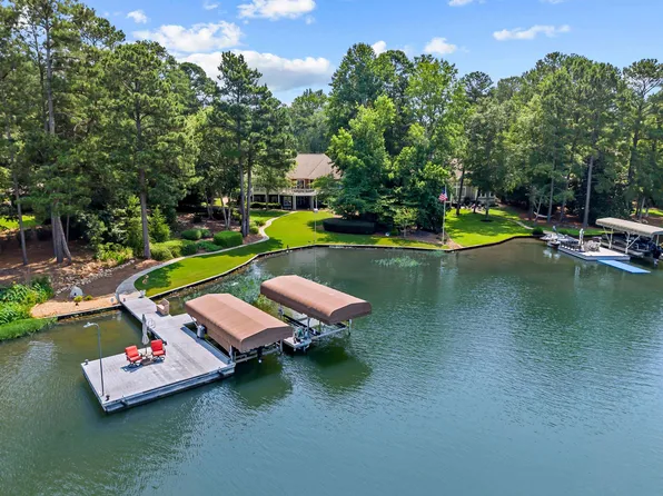 1051 Clearwater Dr, White Plains, GA 30678
