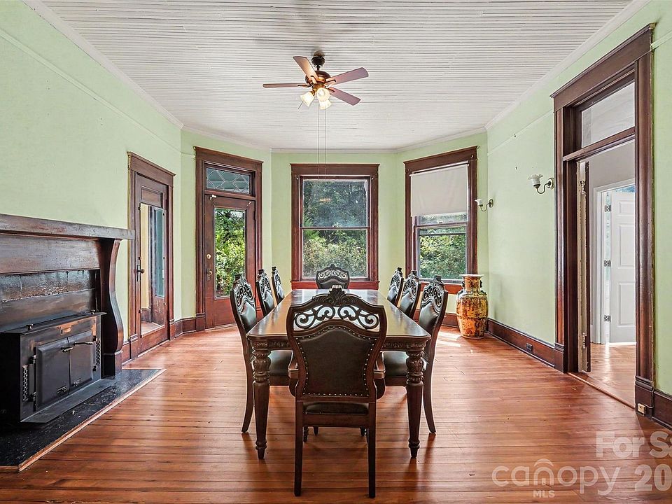13th image of 810 E Franklin St