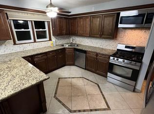 8017 46th St APT 1, Lyons, IL 60534