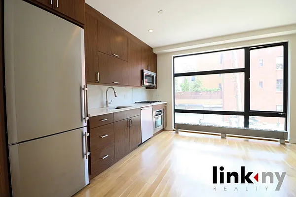 Rented by Link NY Realty | media 8