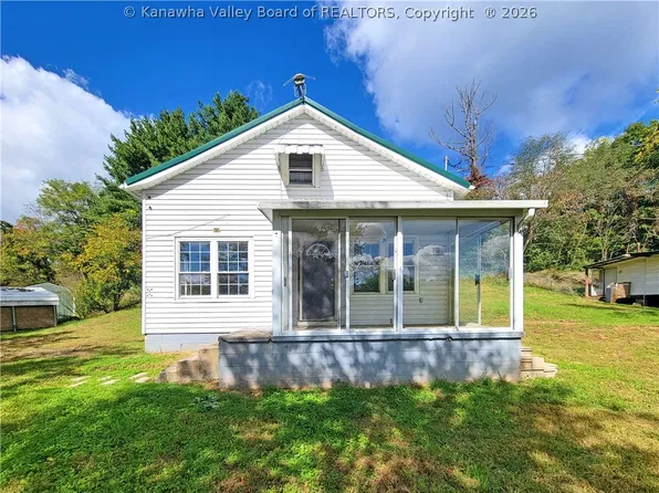 573 Arnoldsburg Rd, Spencer, WV 25276