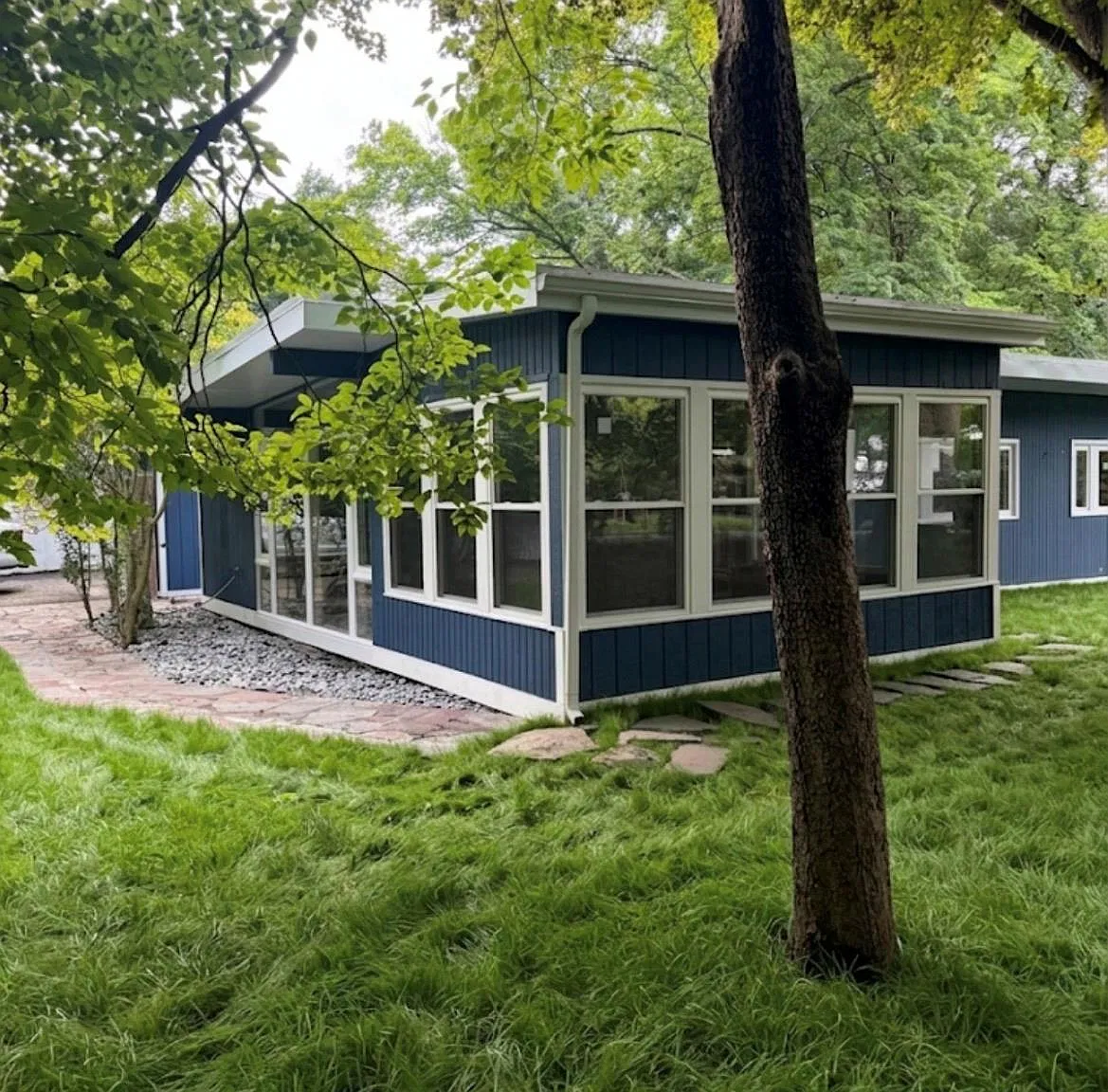 2 bed, 2.0 bath, 2025 sqft, $5,500 — Photo 2