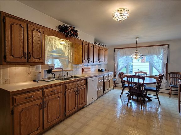 4th image of 330 Clark St