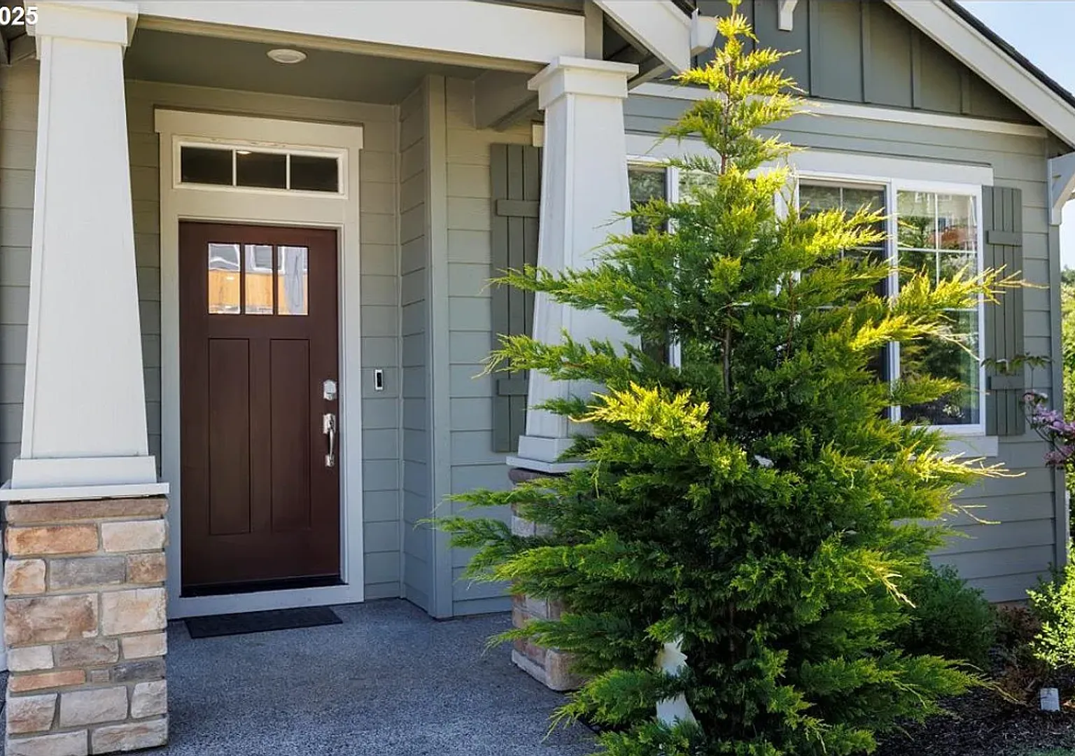 Beautifully Maintained Newer Two-Story Craftsman! — Photo 2