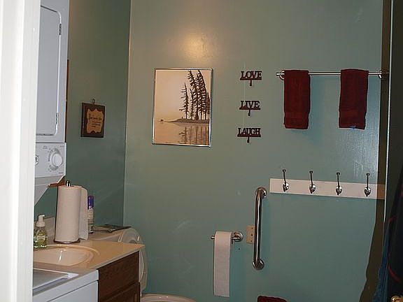 apartment bathroom handicap 