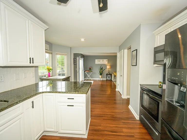 1802 Lakewood Dr — Photo 6