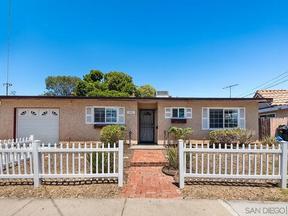 4581 Chinook Ct