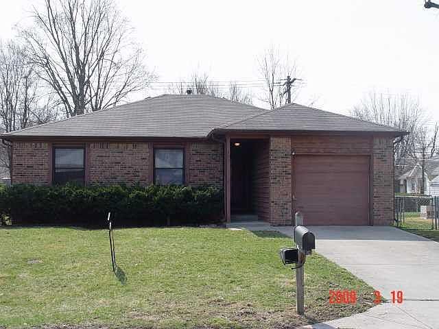 1st image of 851 E Edwards Ave