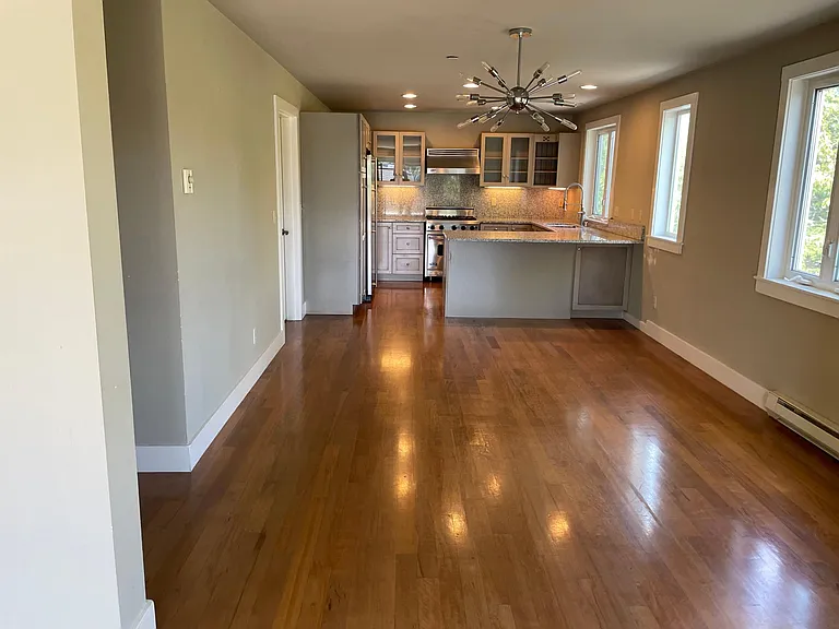 271 Madison Ave S #301 — Photo 6