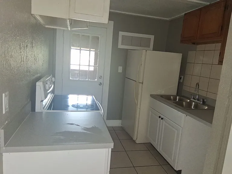 711 N Virginia Ave — Photo 3