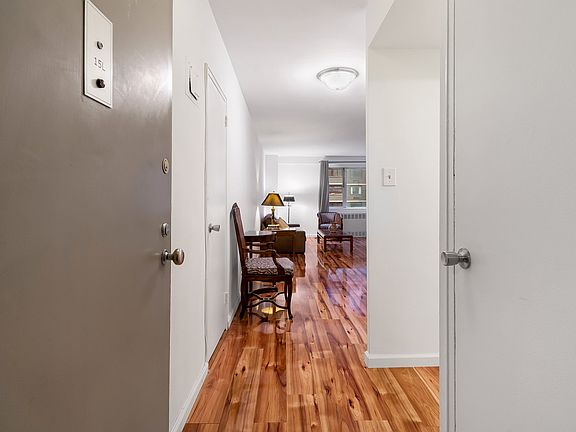 3rd image of 345 W 58th St #15LS