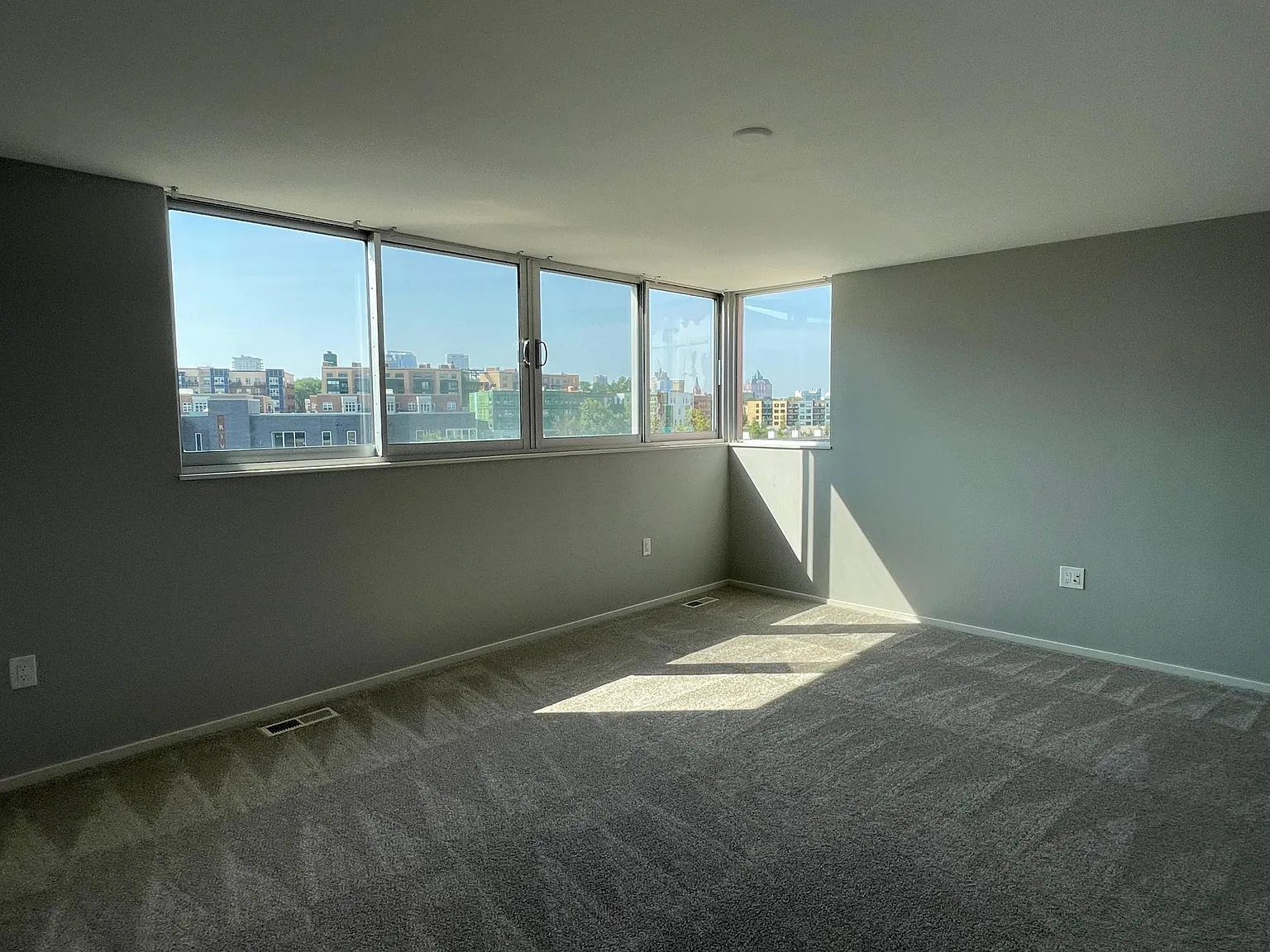 2 bed, 3.5 bath, 3000 sqft, $6,000 — Photo 4