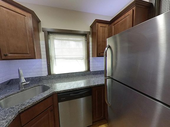 5th image of 1423 Washington St #824