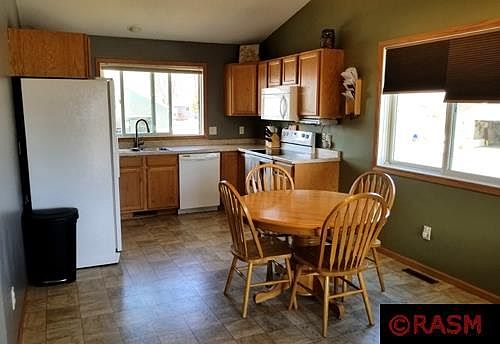 2nd image of 520 Allyn Cir