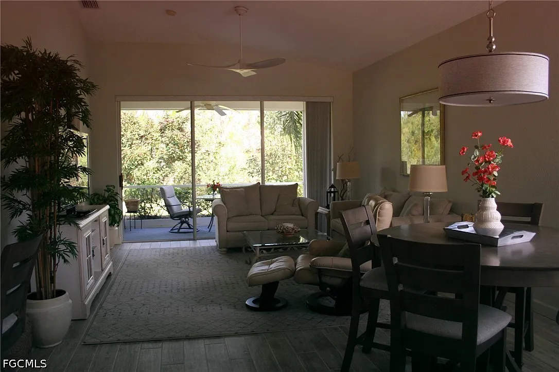 2 bed, 2.0 bath, 1099 sqft, $4,000 — Photo 3