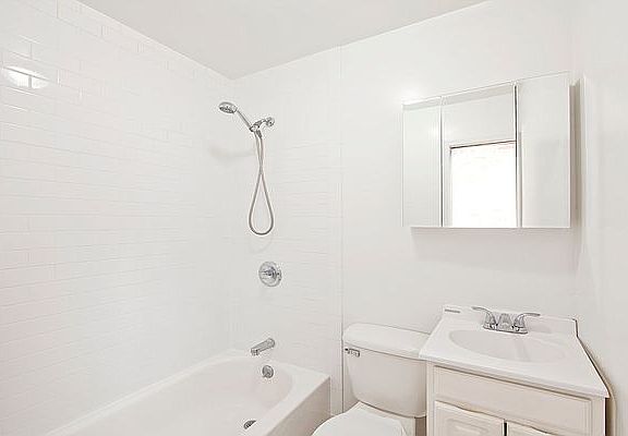 5th image of 13 Essex St APT 22