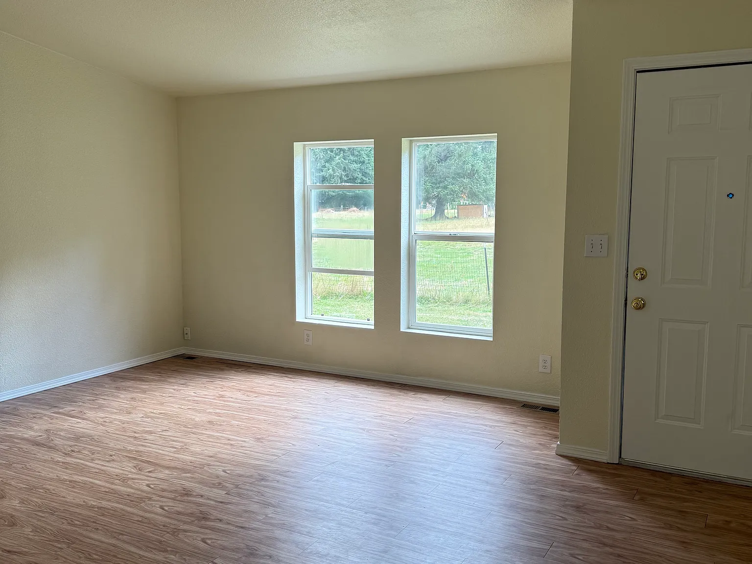 3 bed, 1100 sqft, $3,500 — Photo 4
