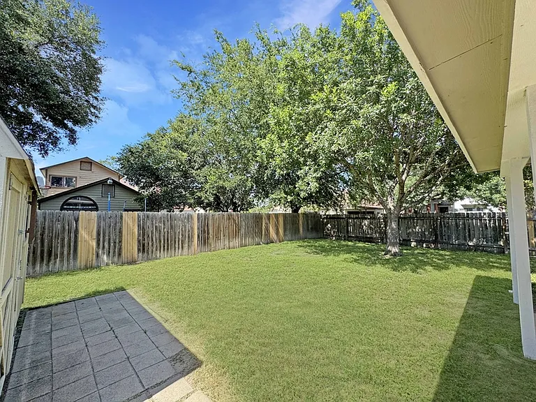 10203 Sunset Field Dr — Photo 26