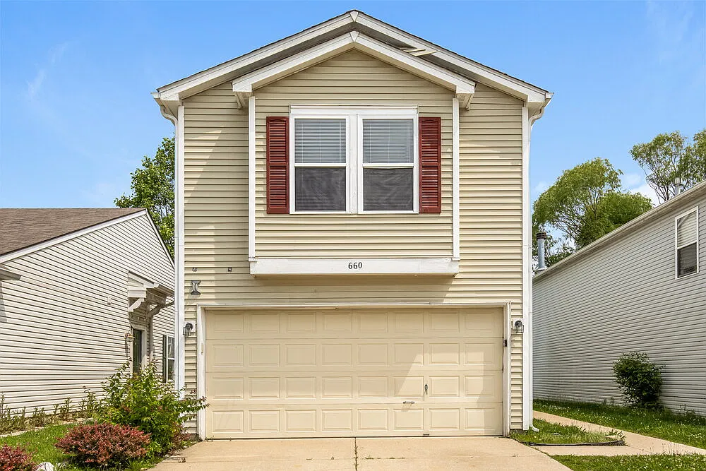 3 bed, 2.5 bath, 1480 sqft, $1,670 — Photo 1