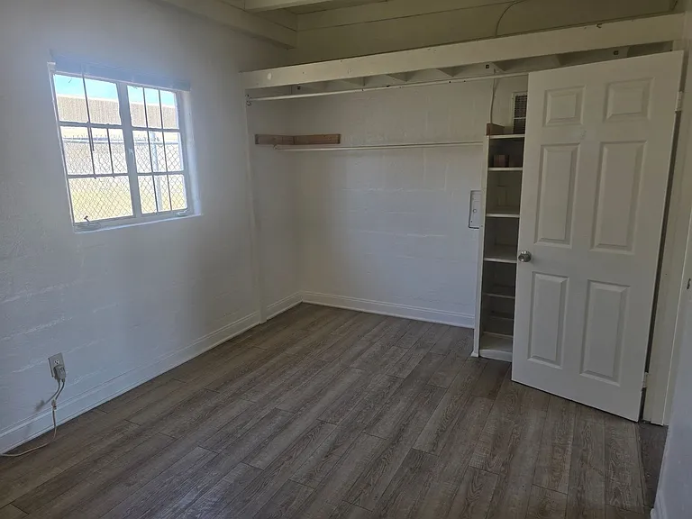 1911 Princeton St — Photo 11