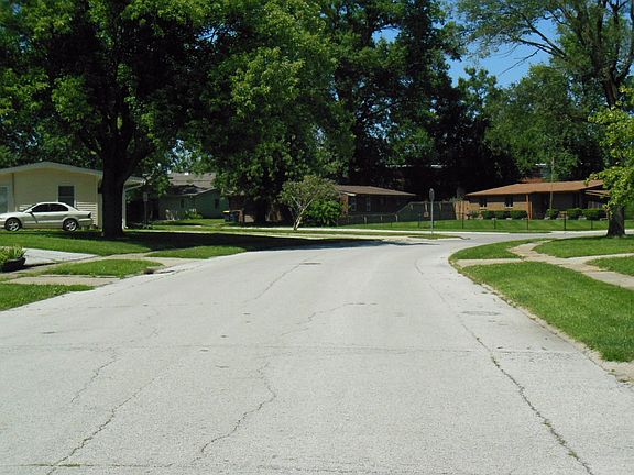 Exterior Neighborhood (street photo)