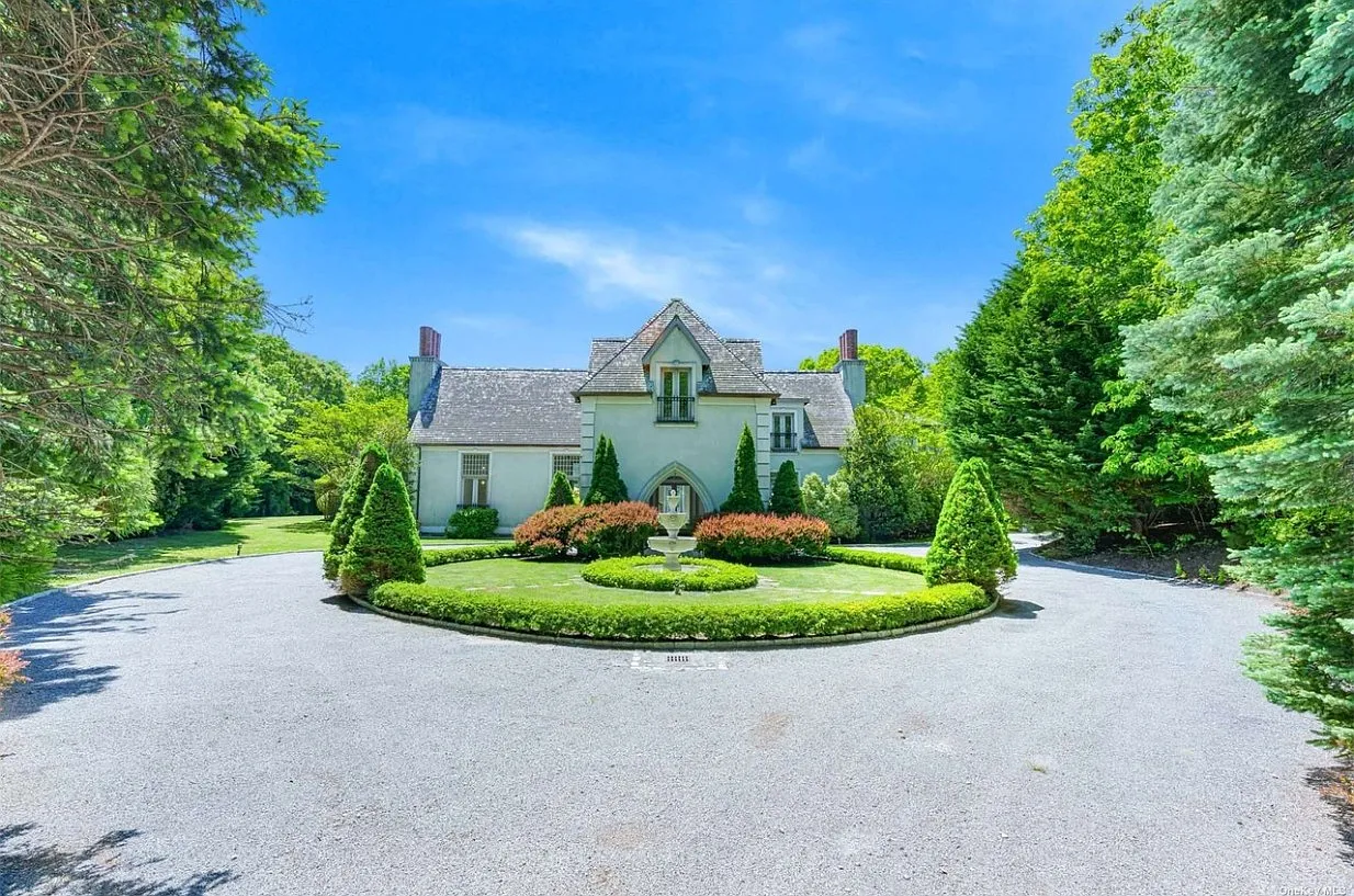 North Bay Estate | East Hampton | Villa with Pool and Hot Tub — Photo 2