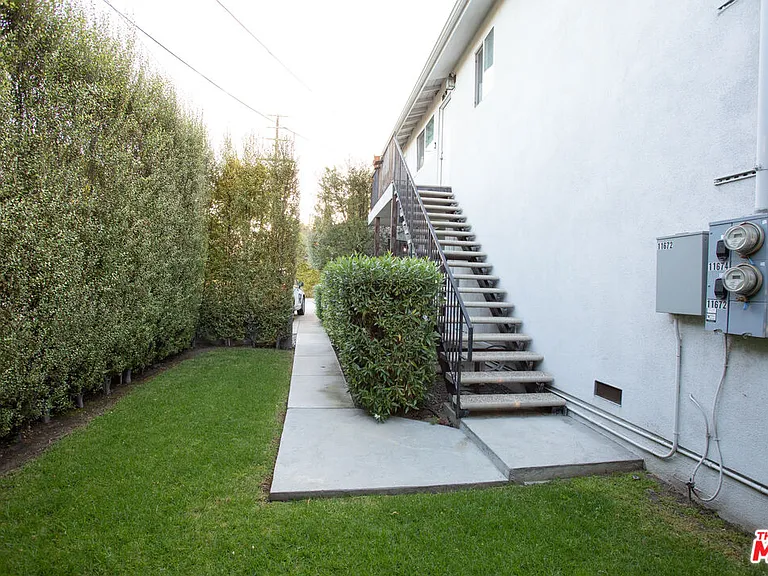 11674 La Grange Ave — Photo 21
