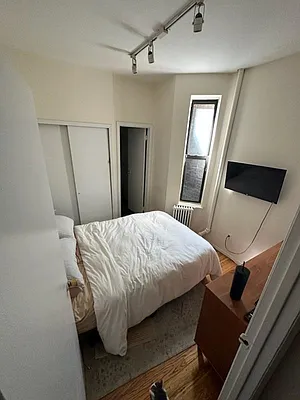 Rented by Chartwell Manhattan Realty | media 19