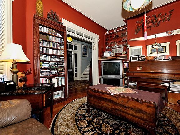 4th image of 619 E 82nd St #Studi
