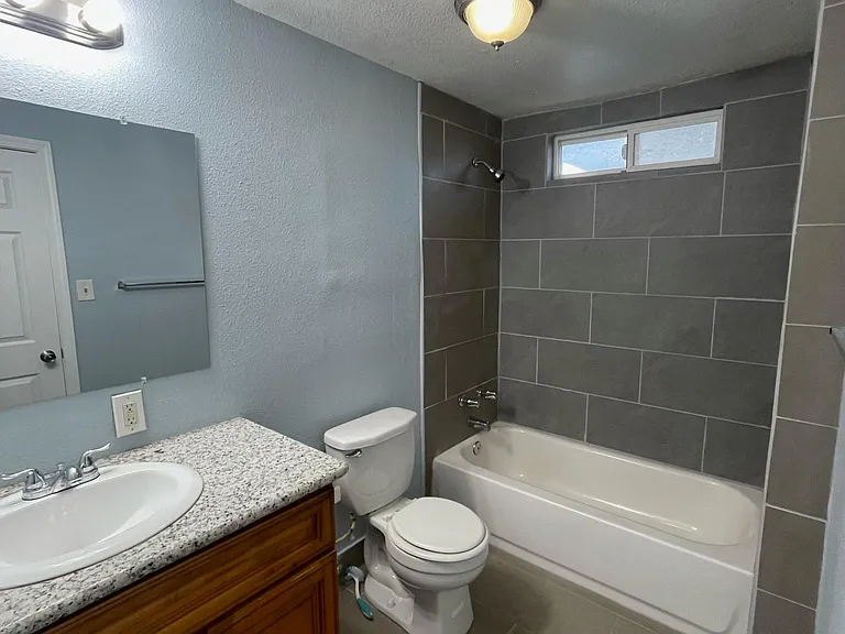 1535 N Fresno St — Photo 10