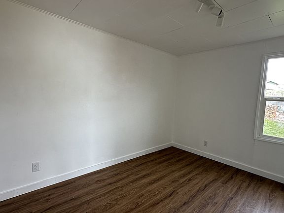 5th image of 406 Ellsworth St